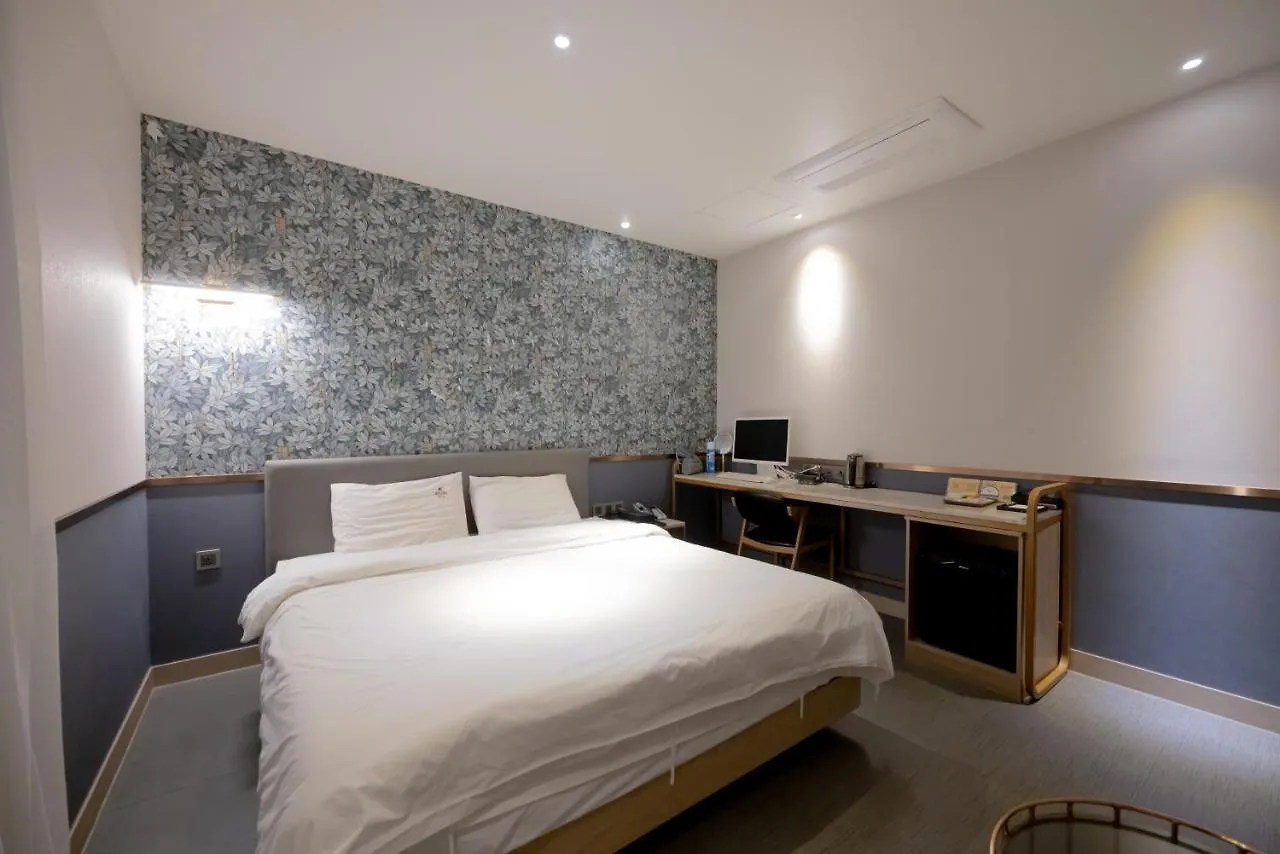 Hound Hotel Seomyeon-Beomcheon Busan 3*,  South Korea